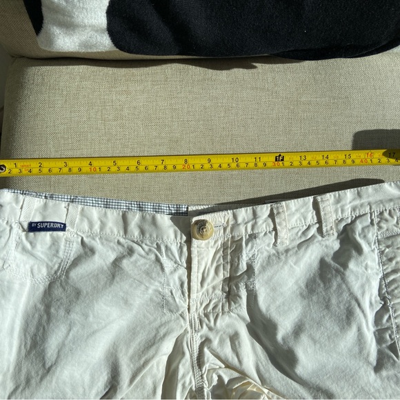 Superdry Limited Edition White Shorts 1 inch inseam - Picture 6 of 6